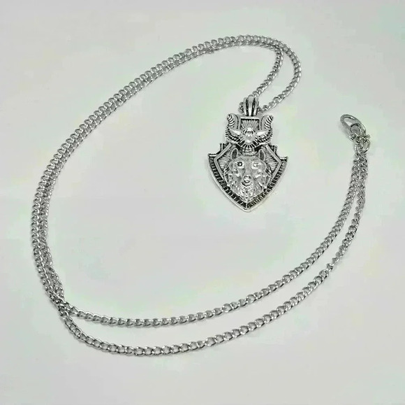 NWOT Eagle Wolf Shield Necklace - Picture 3 of 4